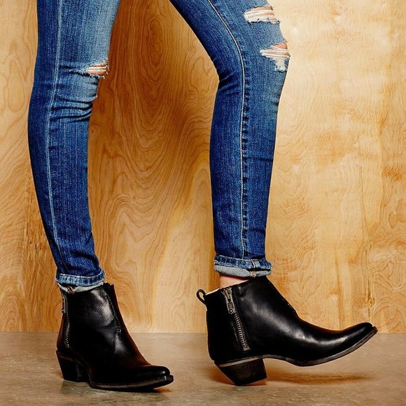 Frye Sacha Zip Shortie Black Leather Ankle Booties - Picture 16 of 16